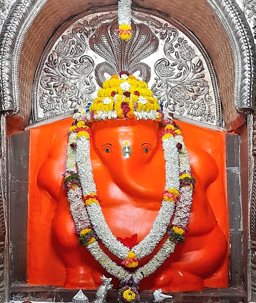 Pune's oldest, benevolent, compassionate Parvati Nandan Ganeshkhind Lord Ganesha comes on Twitter for its devotees🙏 Blessings from Ganesha today on - 19th May '2024. Aum Gam Ganpataye Namah🙏 Ganpati Bappa Morya🙏