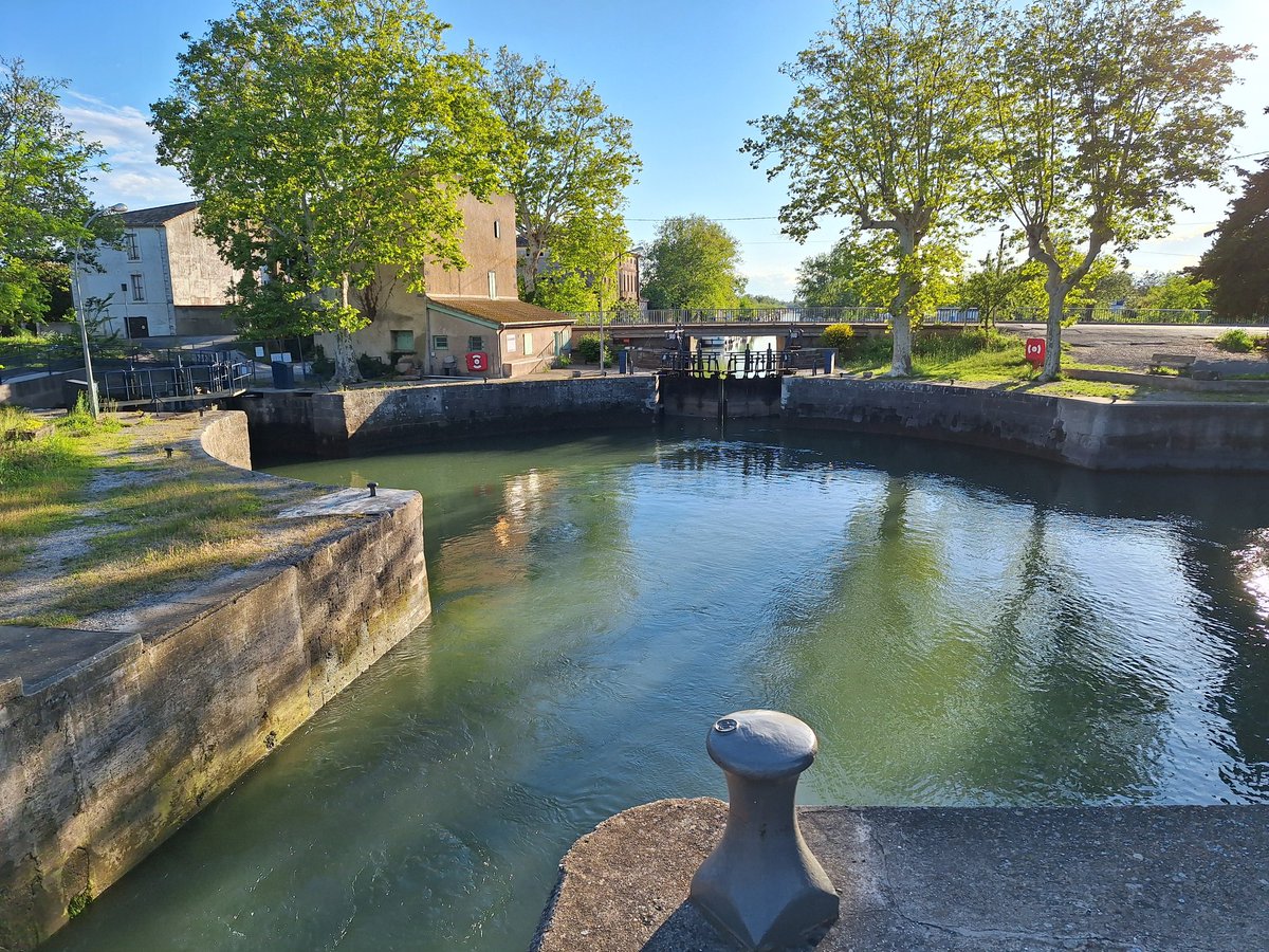 Un bonjour de l'écluse ronde d'Agde en ce dimanche de Pentecôte. 👋🙋‍♂️ Bonne journée à vous 🌞