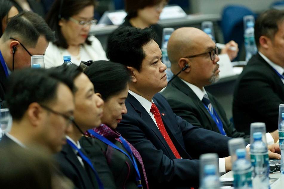 📢 On May 15-17, MGIMO University hosted its first #ASEAN and #EAS Student Model, organized by the ASEAN Centre. H.E. Un Kheang, the State Secretary of the MFA of the Kingdom of Cambodia 🇰🇭 delivered an open lecture as part of the program. 🔗t.me/ASEANRussia/10…
