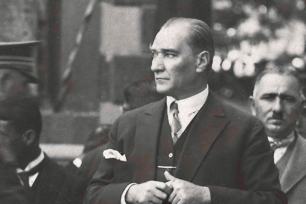 “Gençler! Cesaretimizi kuvvetlendiren ve devam ettiren sizsiniz. Siz, almakta olduğunuz eğitim ve kültür ile insanlık meziyetinin, vatan sevgisinin, fikir özgürlüğünün en değerli simgesi olacaksınız.”

Gazi Mustafa Kemal Atatürk

#19Mayıs1919 
#AtatürküAnma