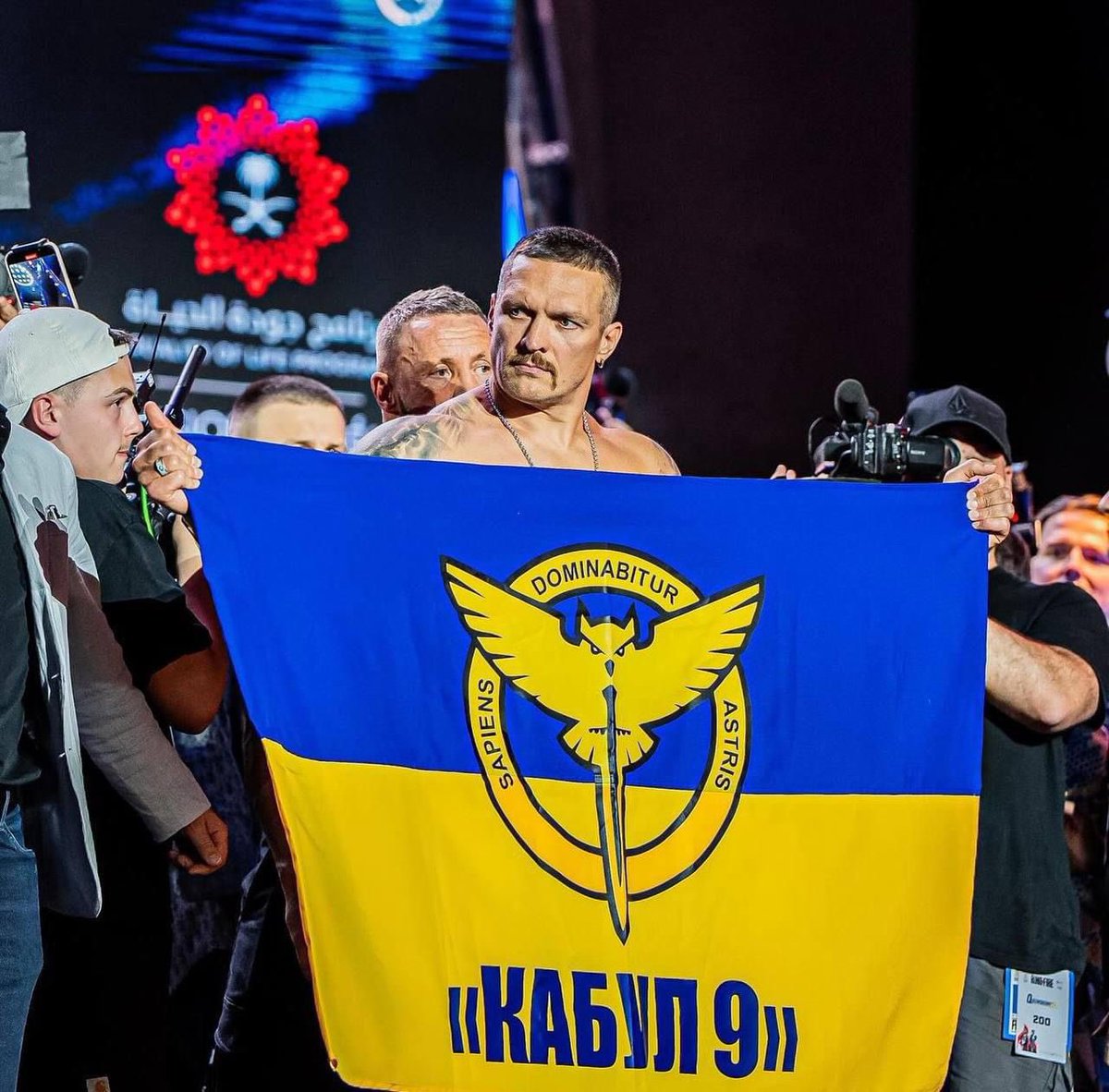 Quite the humiliation for Russia as the Absolute World Champion of Heavyweight Boxing flies the flag of Ukraine's GUR, a branch of Ukrainian Armed Forces allocated exclusively to destroying Russian invaders.