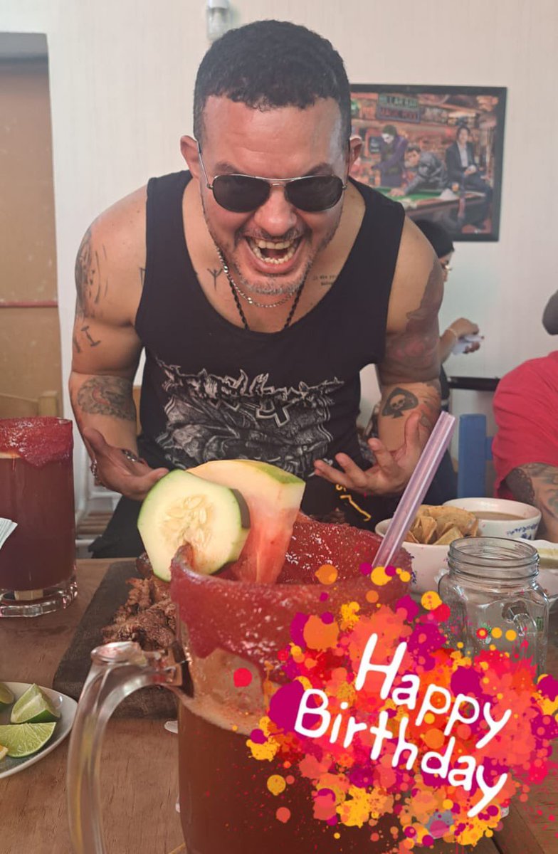 Amigos, hoy estamos de manteles largos, festejando a nuestro presidente @The_Negrordico.

Pueden dejar aquí su felicitación. 👇🏾😉