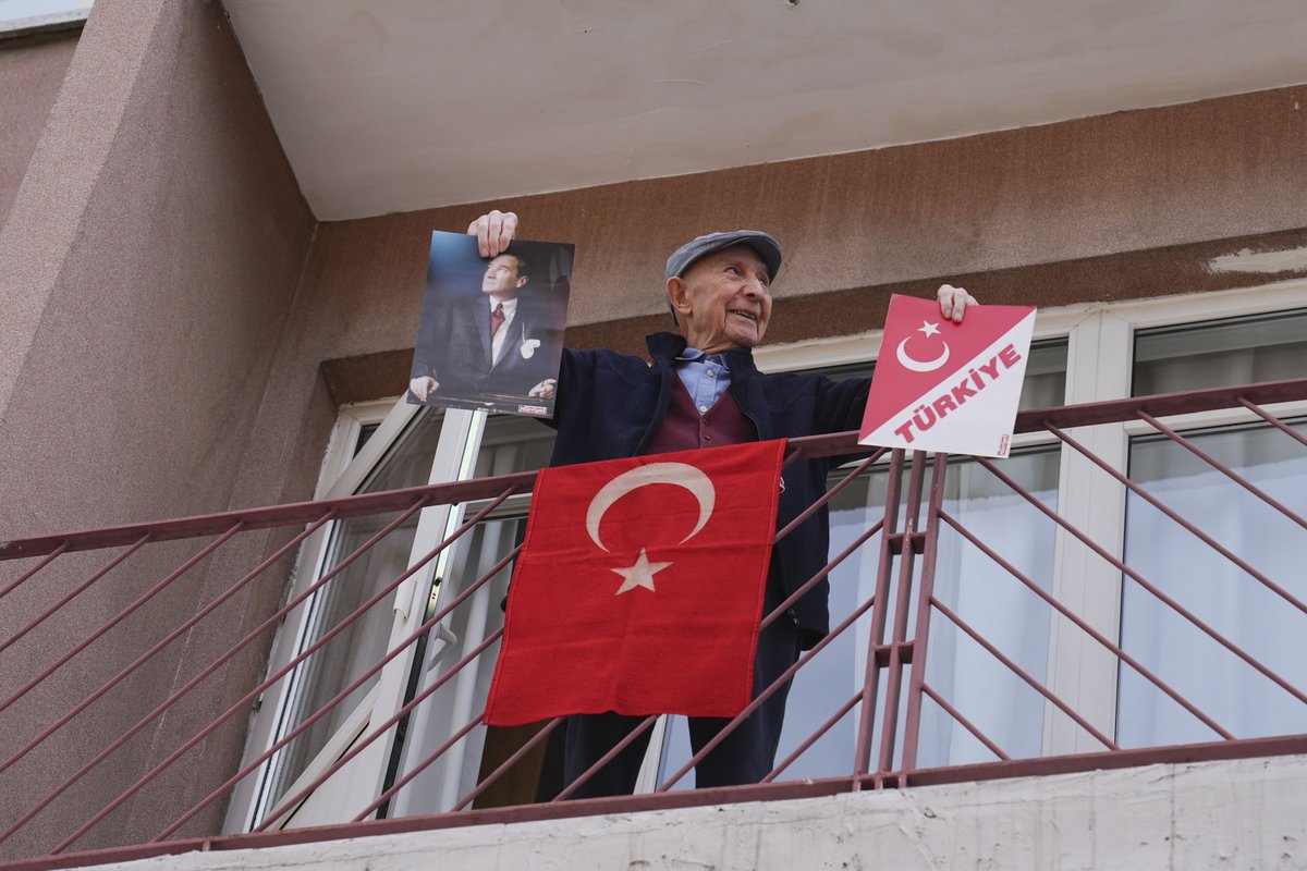 Özgür Özel ve CHP gençlik kolları Anıtkabir'e yürüdü anlatilaninotesi.com.tr/20240519/10839…