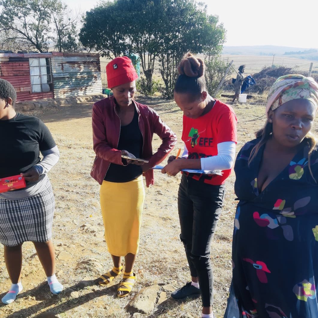 ♦️IN PICTURES♦️

Motho-Mothong on FARM VD’s in ward6 Nketoane.

Vote for a government dedicated to eradicating unemployment and upholding Farm workers' rights.

#VoteEFF2024
#VukaVelaVotaEFF