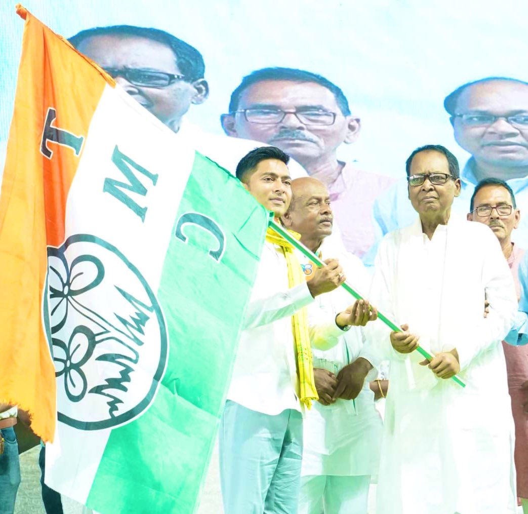 #Jhargram MP Kunar Hembram joins the #TMC ahead of polling in the 6th phase. Hembram, had quit the #BJP in March citing personal reasons.