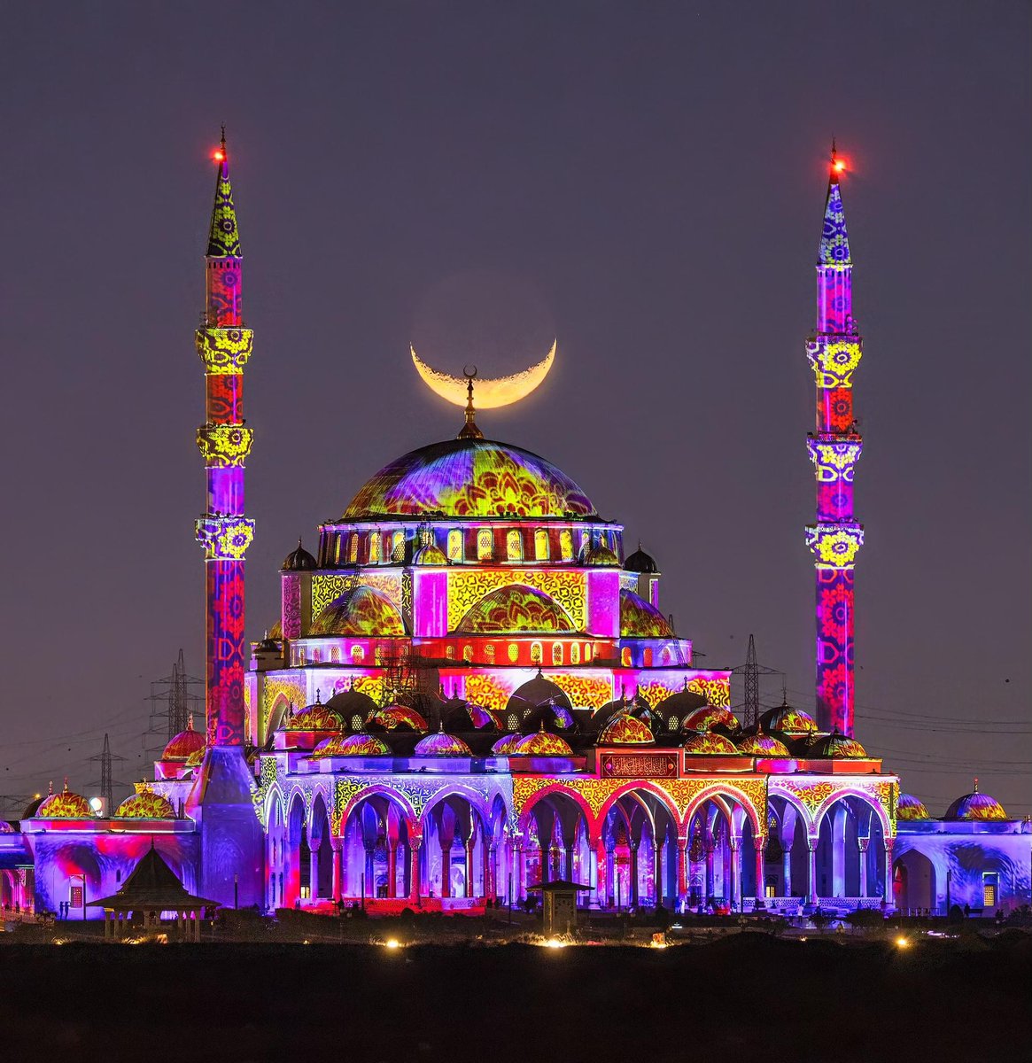 “The smiling crescent moon setting over the Sharjah Mosque beautifully lit with psychedelic colors during the annual Sharjah Light Festival.” 📷 Canon R5 | 400mm | ƒ/6.3 | 1/5s | ISO 1600 👉 Photo by Greg Metro 📍 Planned with PhotoPills: photopills.com
