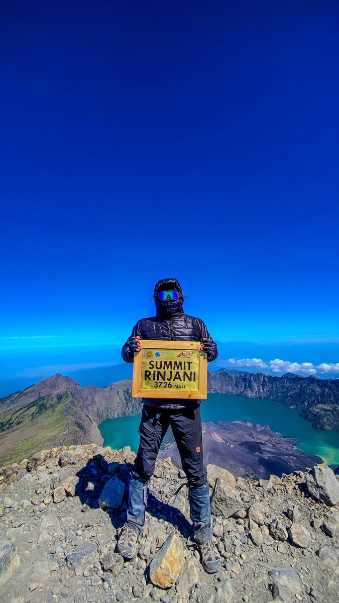 Ngomong” soal korek. Aku wes ndek Rinjani rek.