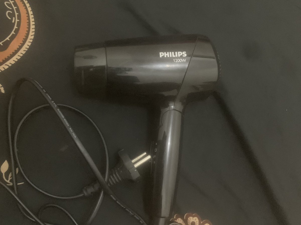 thecoldshoudler's tweet photo. #wts hair dryer philipis waktu itu beli pas beli disc di shopee🥲🥲🥲 price jual 150 (btw no minus yaa) https://t.co/1rK8FdRD1n