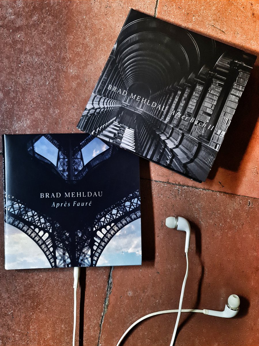 JAZZ:
Ya tengo los nuevos CD de Brad Mehldau. Tengo su discografía al completo y estos no podían faltar.

Música culta con mezcla de improvisación y toda ella a piano solo. Cóctel perfecto.

💿 CD Brad Mehldau, "After Bach II"
💿 CD Brad Mehldau, "Après Fauré".

#BradMehldau