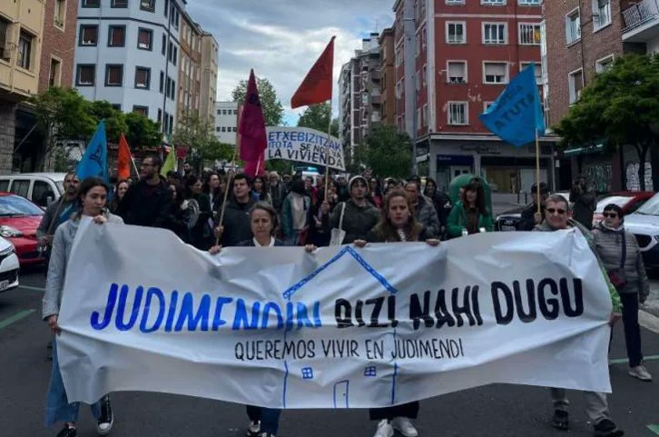 Etxebizitzaren auziak «ito» egiten dituela salatu dute Judimendiko bizilagunek naiz.eus/eu/info/notici…