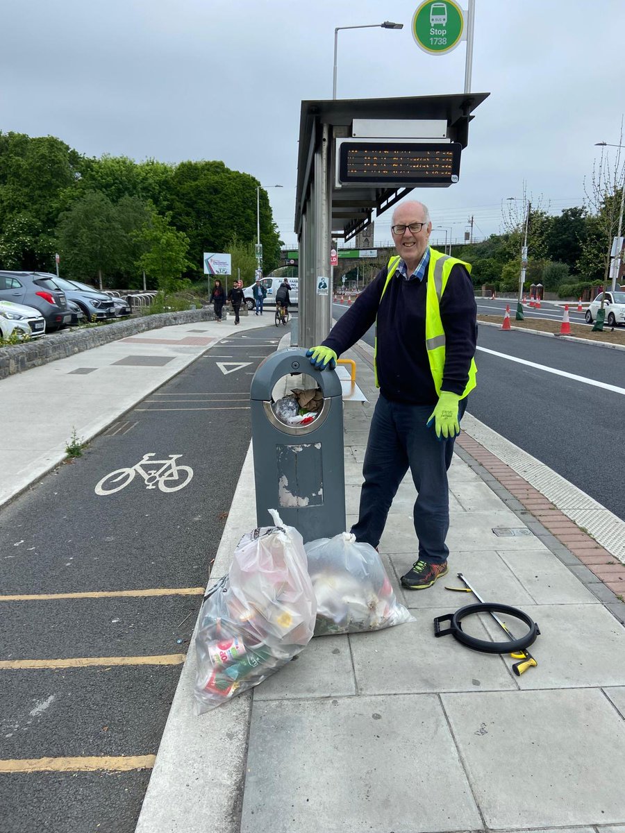 Well done to our #TidyTowns volunteers who were out yesterday and during the week helping #KeepClontarfTidy. Why not join us and help make a difference. If you're enjoying the sun in #Clontarf please #LeaveNoTrace