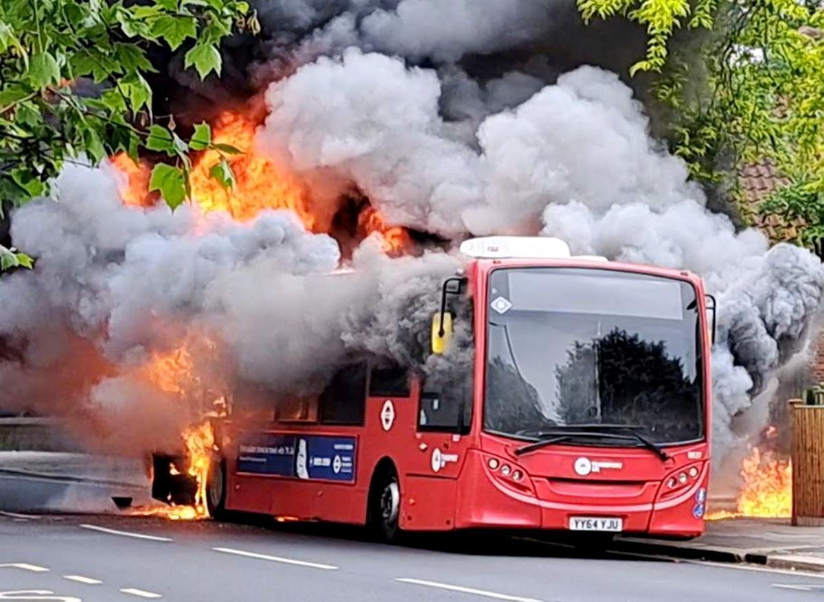 Watch the moment fire rages through bus as 30 firefighters tackle blaze portsmouth.co.uk/watch-this/fir…