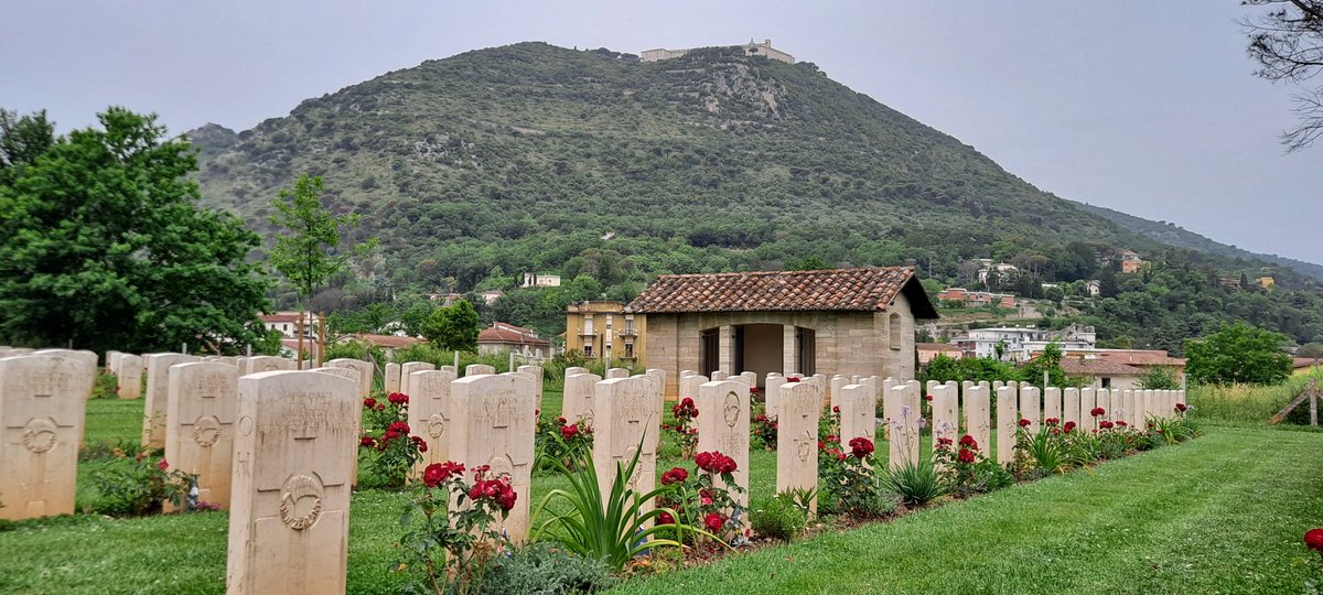 Moving as always to be @CWGC commemoration - today for the 80th Anniversary of the battle of Montecassino. Cc @UKinItaly