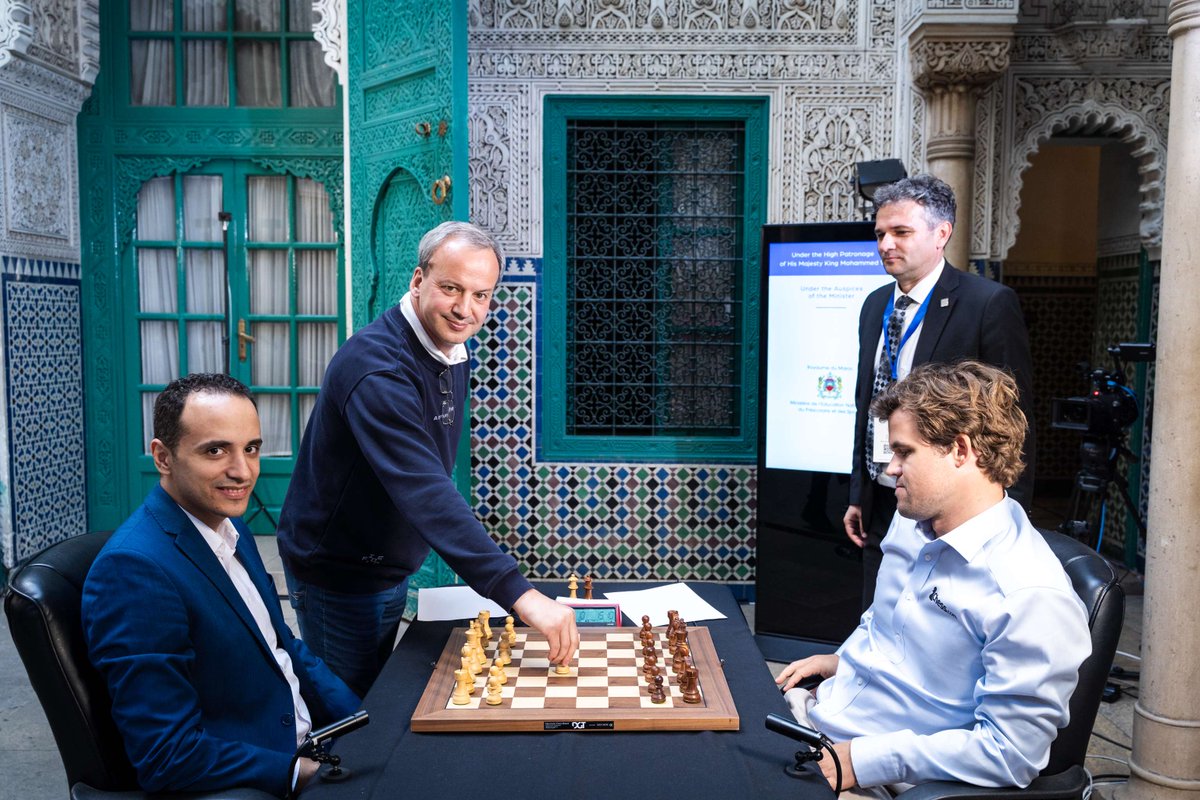 Arkady Dvorkovich, FIDE President, made the ceremonial first move on Day 1 of the Casablanca Chess rapid tournament. 📷 Niki Riga