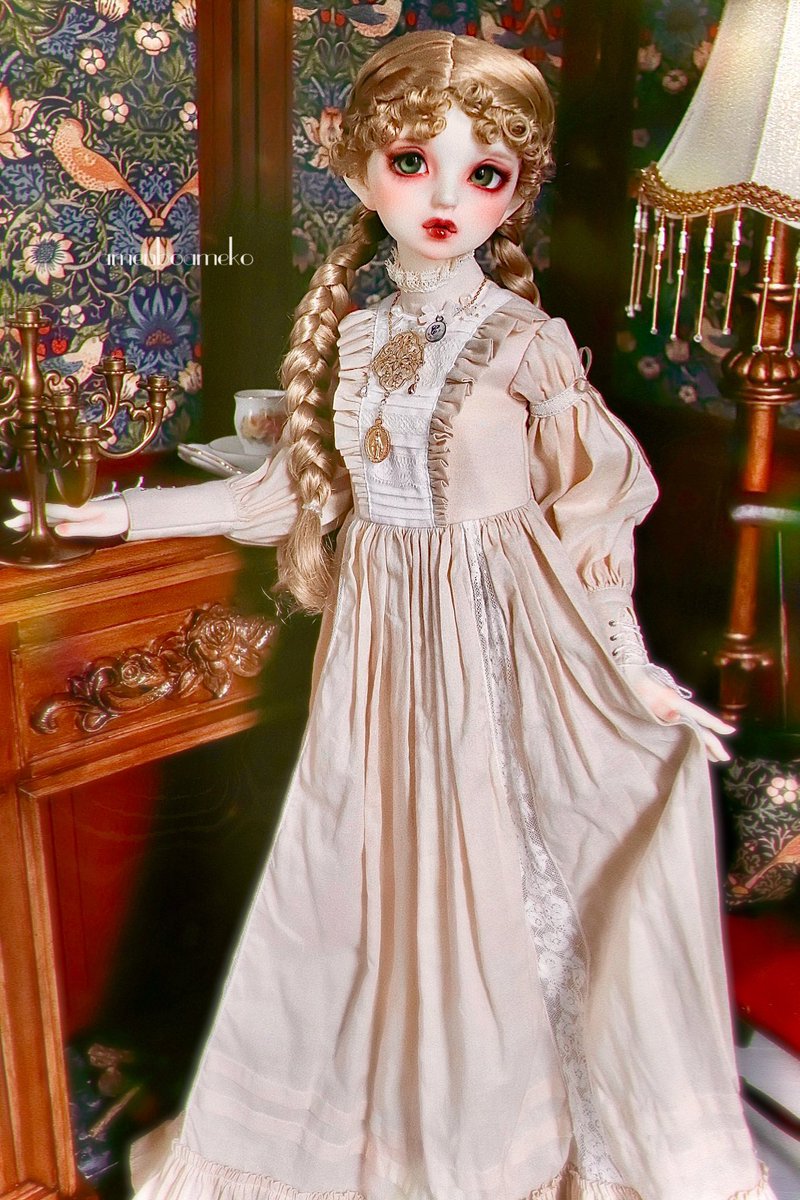 ameko_doll's tweet image. 前回のドルパで購入させて頂いたウィッグをアリスちゃんに‼️
前髪くるんが可愛いです😆💕💕
アンティークな雰囲気になれました〜🙌✨
#MurmurCoco
#khemdoll
#anricadolldress