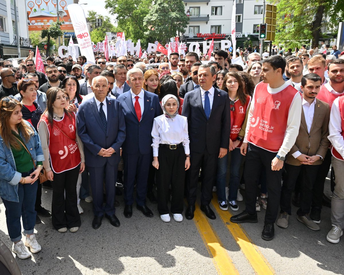 Genel Başkanımız Sn. Özgür Özel ile birlikte 19 Mayıs Atatürk’ü Anma ve Gençlik Spor Bayramı vesilesiyle gençlerimizle bir araya geldik. Yeni nesillerimiz ile birlikte geleceğe emin adımlarla ilerleyeceğiz.