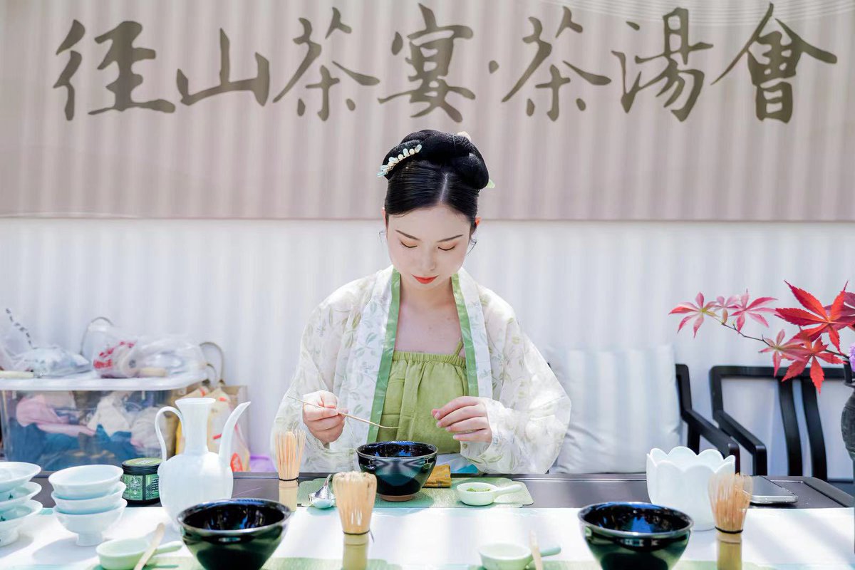 Surprises are from #Michelin restaurants to local snacks! Join the 2024 “A bite of #Zhejiang, a savor of #Hangzhou” #Food Festival and find more Hangzhou delicacies here in the 4-day gourmets’ gala at Wulin Square until May 21.