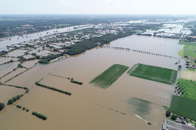 VLEES, GRAAN EN GROENTEN IN HET NAJAAR ONBETAALBAAR ?

Het regent weer.... Al een week lang zijn er overal opnieuw heftige stortregens die op sommige plaatsen de straten en velden blank zetten.
In Voeren zijn er op dit moment zware overstromingen.

Sinds september 2023 hebben we