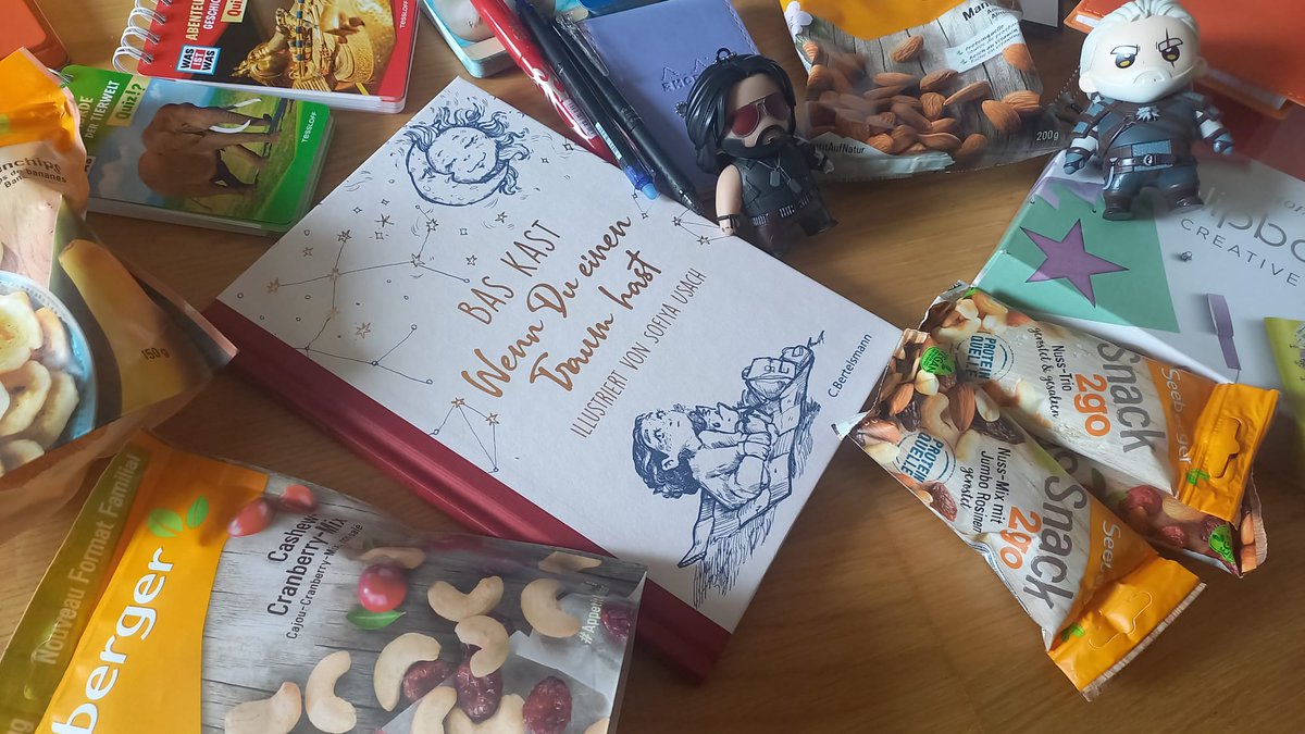 Dieses riesige Paket von einem super lieben Menschen ist bei mir am Wochenende eingetrudelt. Gesunde Snacks, ganz viele neue Quizzes für den Stream, Notizbücher und vieles mehr🥳🍀Juhuuu!