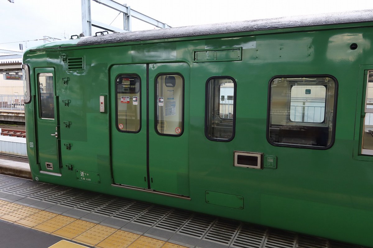 113系5300番台 書かれている通り連続戸袋窓で変だし先頭車改造で持っ