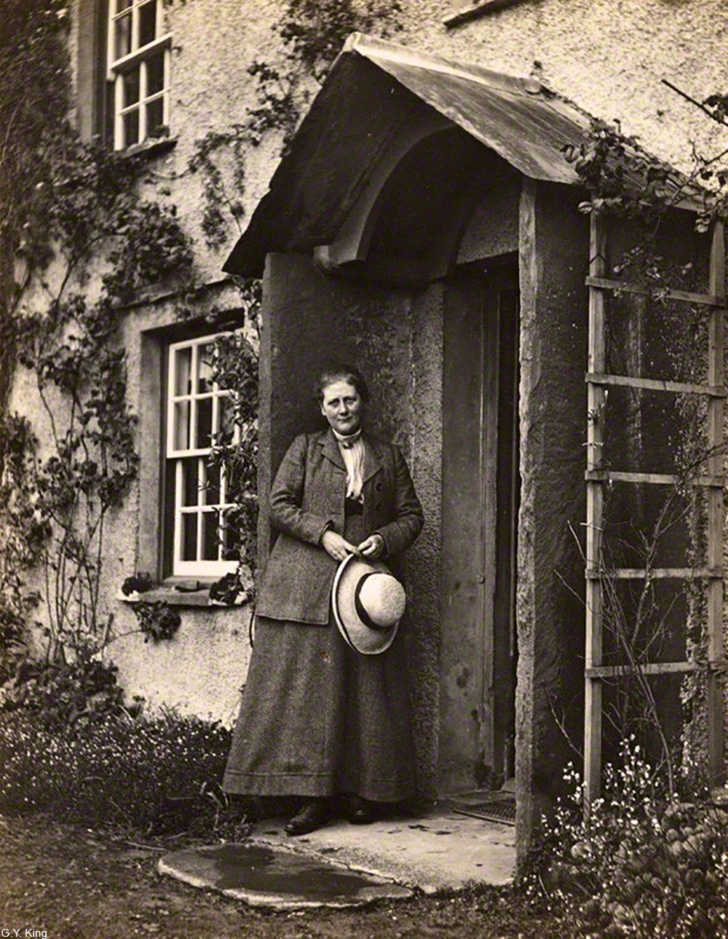 Every room in the home of Beatrix Potter contains a reference to a picture in a 'Tale'. Beatrix used this home and its surroundings as inspiration for many of her books. The rhubarb patch where Jemima laid her egg, and the garden where Tom Kitten played.
 #Folkloresunday