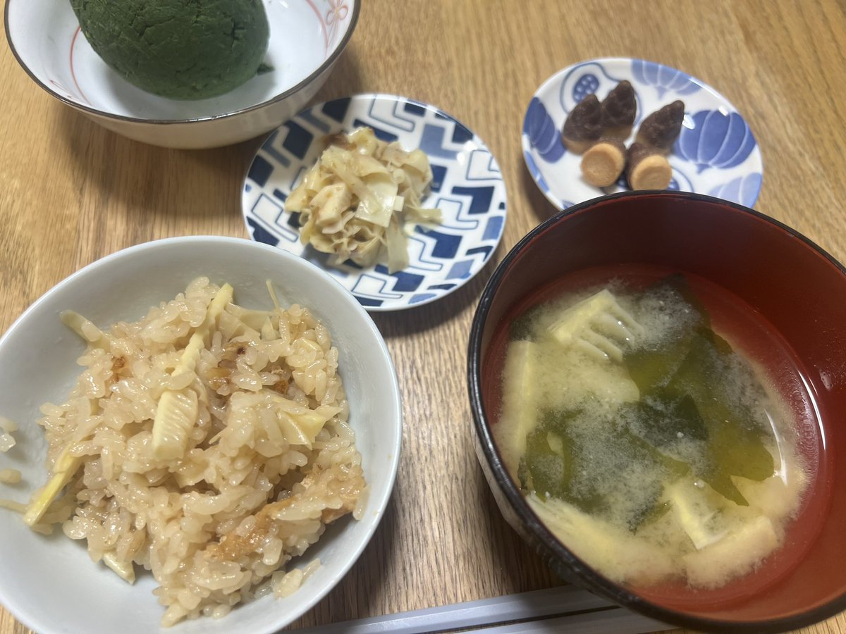 giwacchi_'s tweet photo. 今日の収穫たけのこづくし
とヨモギボール

#農業 https://t.co/a7f60gnLQE