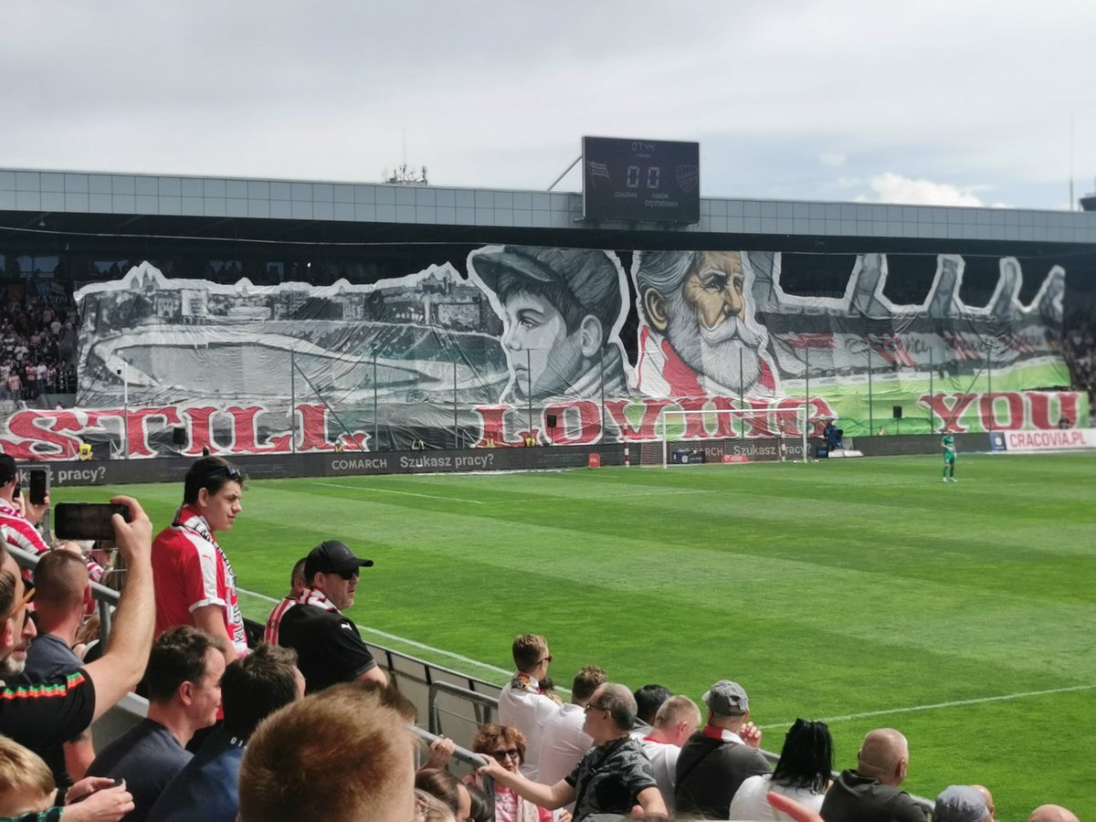 Oprawa kibiców Cracovii. Stary i nowy stadion.
#CRARCZ