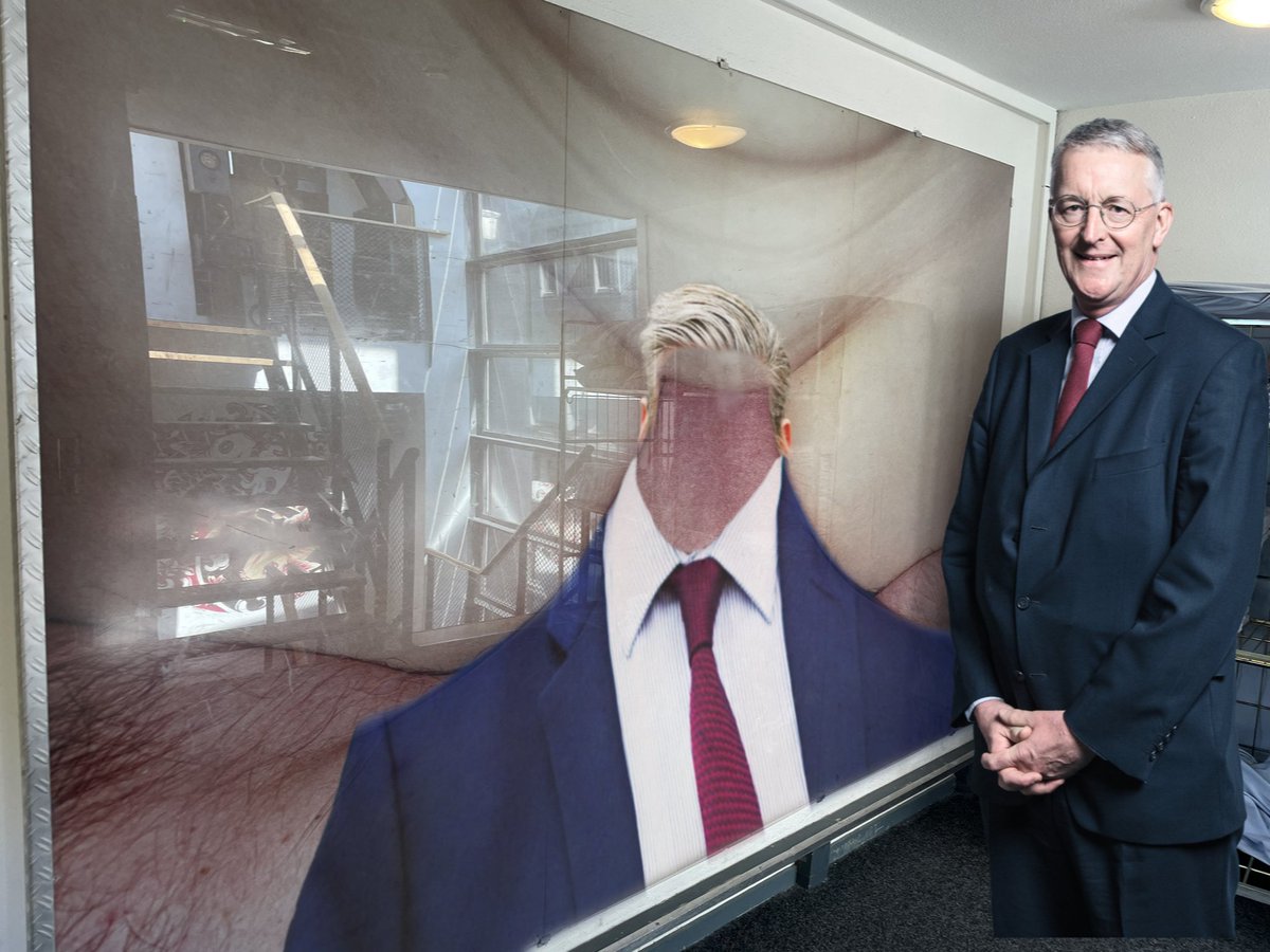 Hilary Benn unveils new Sir Keir Starmer portrait at Portcullis House ceremony.