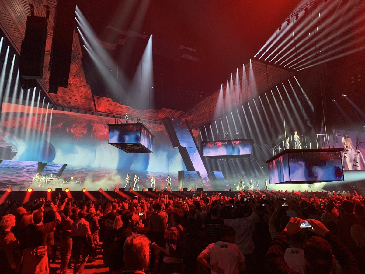 _Ludoisback's tweet photo. @CerfiaFR Et à côté t’as des gens humbles qu’on entends se vanter nulle part et qui font ça. #mylenefarmer https://t.co/qrXHA5Ro61
