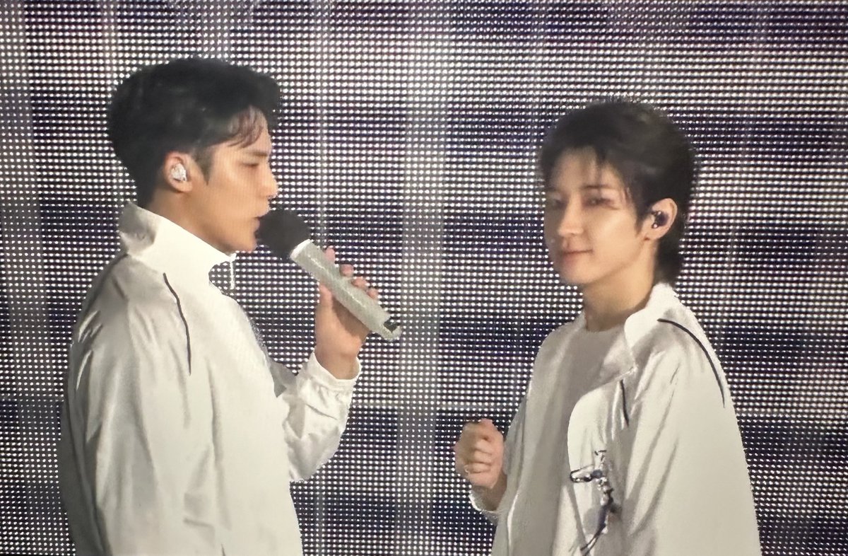meaniehoon's tweet photo. MINWON OH MY GOD https://t.co/8o8XMGXTbO
