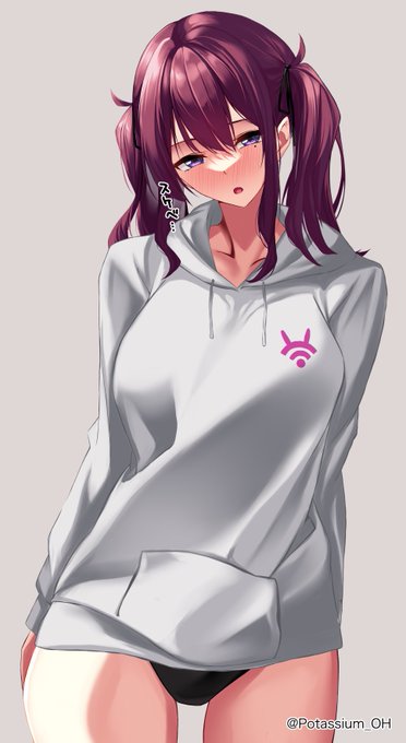 パーカーだけ着てくれるパイセン 