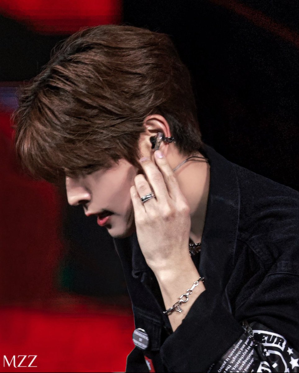 tiramiseungie's tweet image. nothing just Kim seungmin hands.