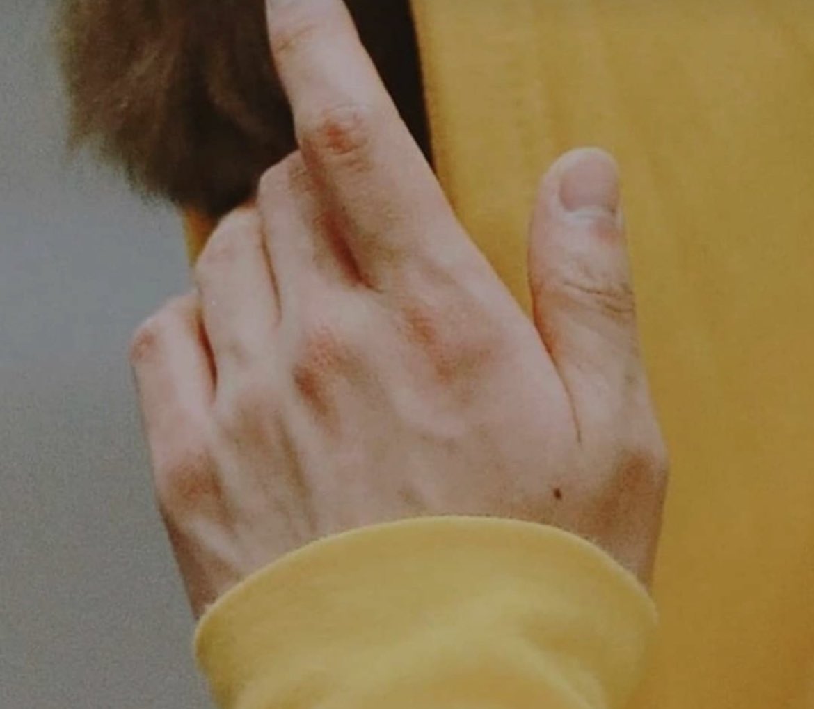 tiramiseungie's tweet image. nothing just Kim seungmin hands.