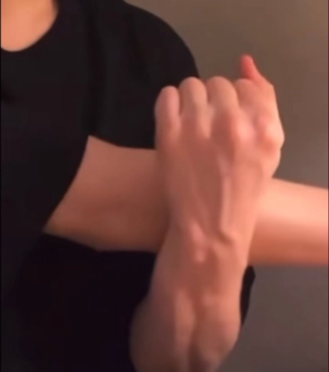 tiramiseungie's tweet image. nothing just Kim seungmin hands.