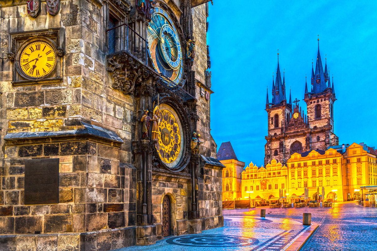 Después de ver el castillo y cruzar el famoso puente de Carlos, es el momento de disfrutar de la otra cara de Praga, la más auténtica, y unirse a los praguenses recorriendo sus parques, barrios obreros y bares favoritos. Aquí te damos todas las claves.

ow.ly/MPcg50RBTek