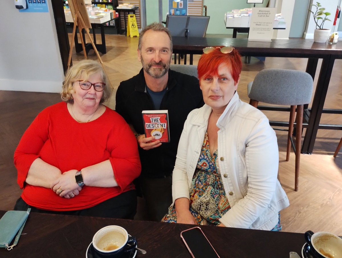 @sbairden @bethsy @WaterstonesGla Great to meet up with my two favourite Scottish book blogger mavens at Waterstones in Glasgow. THE FORCING and THE DESCENT. #thriller #climatechange #TheForcing #TheDescent