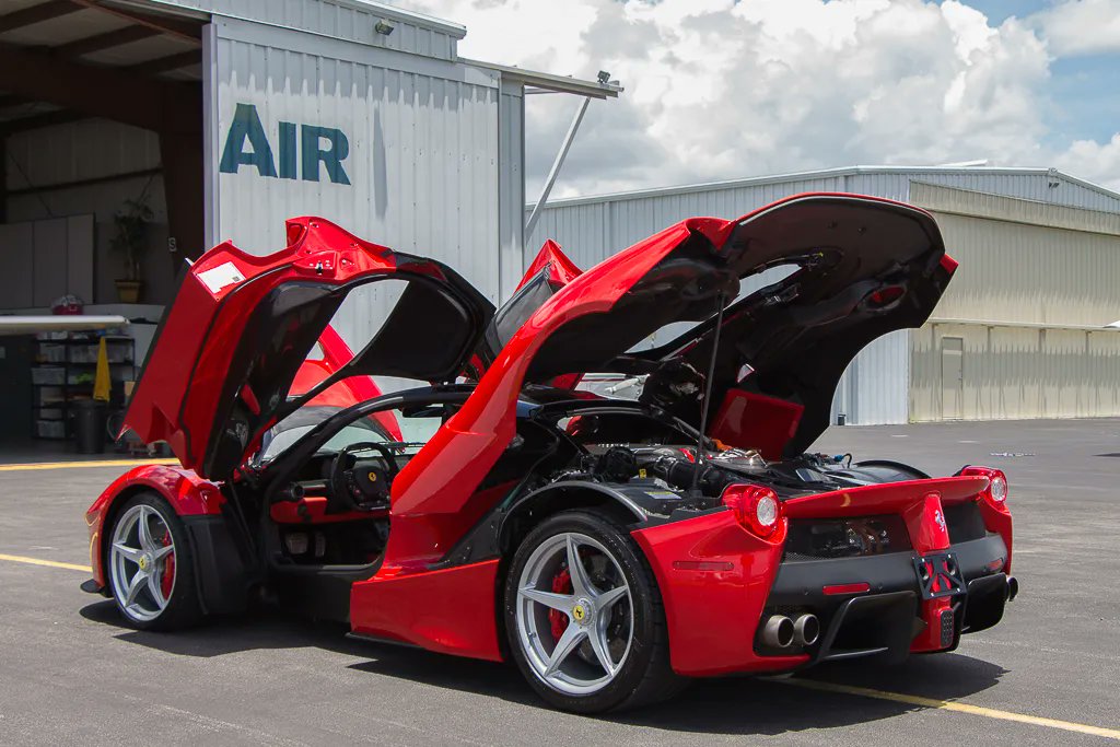 Ferrari LaFerrari .