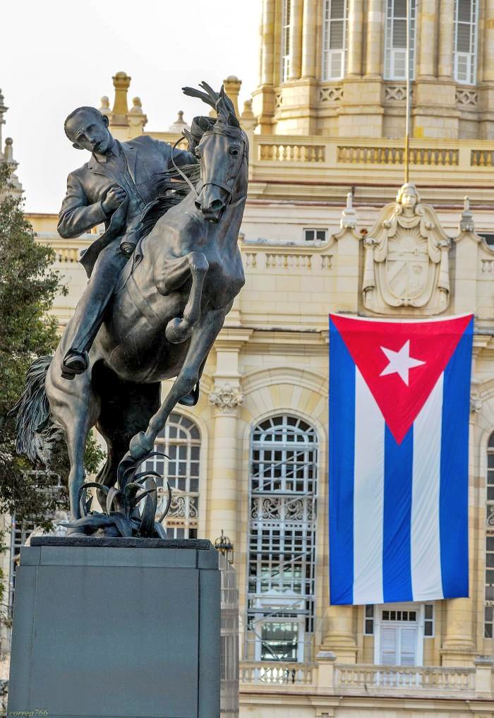 A mí que me pongan #DeCaraAlSol🇨🇺 En mi Martí Vive ⭐, Profundamente Martiano y Fidelistas! Buenos días #Cuba 🇨🇺| Hoy #DeZurdaTeam los invita a homenajar al Apóstol! Reportense 🤝🇨🇺