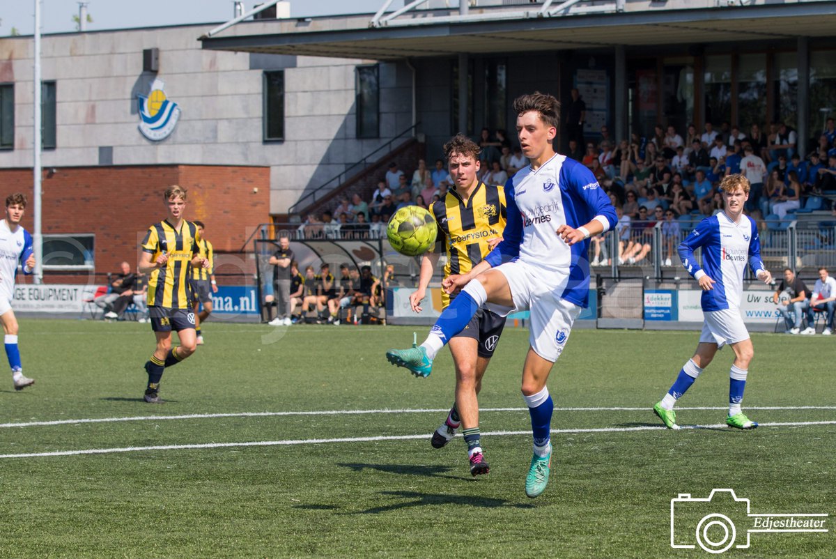 Edjestheater's tweet photo. Het fotoverslag van @Blauwwit34 - @lacfrisia JO19-1 (0-1) staat online...: 
https://t.co/oblrx7xQvS 
#sportfotografie #canonnl #blauwwit34 #lacfrisia #leeuwarden #canonsportfotografie https://t.co/Ap4Mq8ygGd