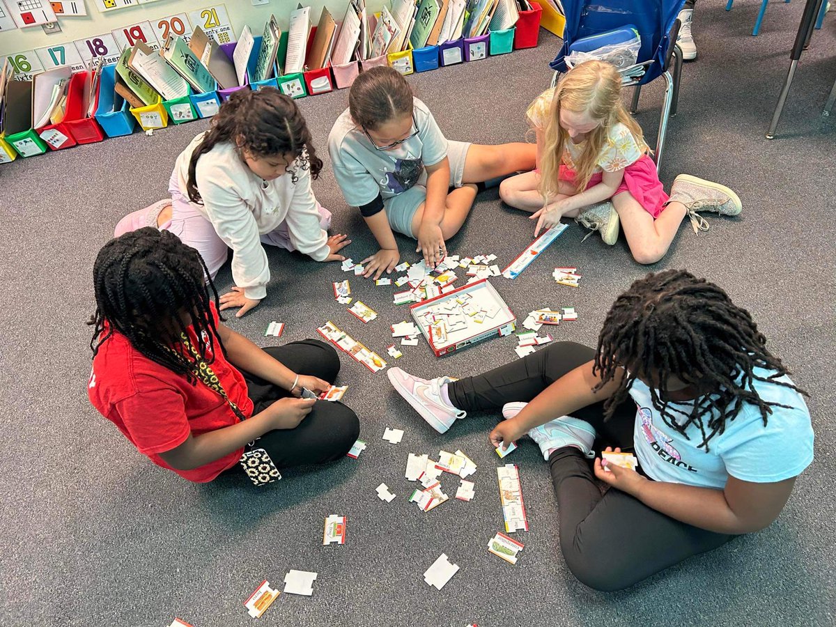 Mrs. Lynch’s class playing reading games on Fun Friday.  #McIntoshScotties #ALLIN