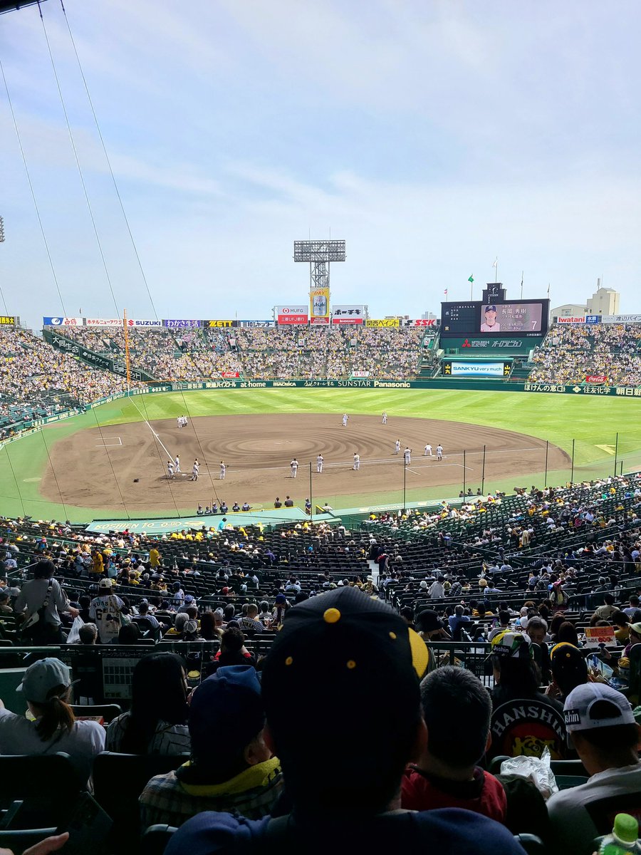 marcy_vaper's tweet photo. 昨日は阪神対ヤクルトのチケットをもらったので、息子と二人で甲子園に行ってきました。

テレビで観るのも楽しいけど、やっぱり球場で観る方が臨場感があっていいね！あとビールもうまい！

次は出るほうで甲子園連れてっておくれ、息子よ！ https://t.co/37pwYNB6KE