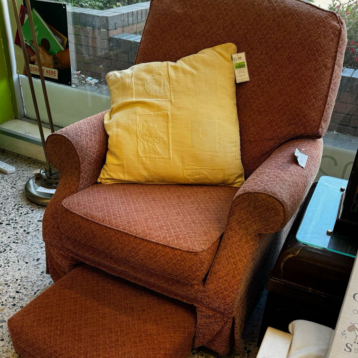 Chair £40
We are in need of good condition donations to continue our work. We operate a local collection service for large furniture, call the shop 02380 779580. #secondhandfurniture #southampton #retrofurniture #charityshops #foundinoxfam #shirley #oxfamshops #furniture