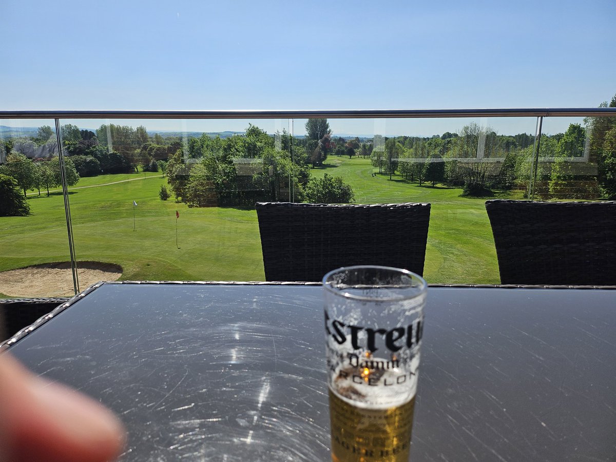 jonnyaw's tweet photo. Close your eyes you could be in Spain #rochdalegolfclub ☀️⛳️🍻 https://t.co/Ig5OgO56Hm