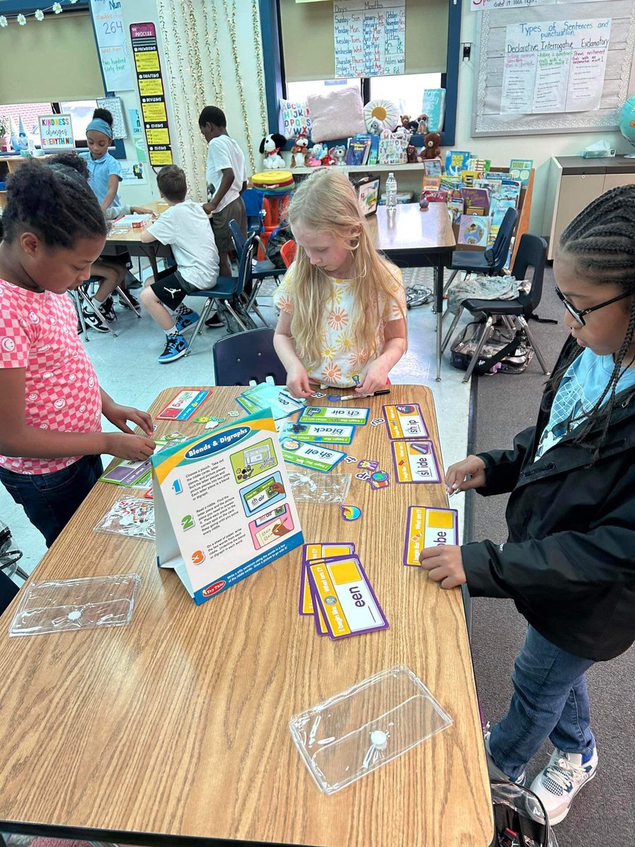 Mrs. Lynch’s class playing reading games on Fun Friday.  #McIntoshScotties #ALLIN