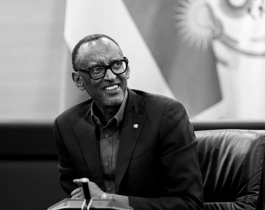 Perezida Kagame yakiriye itsinda ryaturutse mu Ishuri Rikuru ry’Ingabo ry’u Bwongereza, Royal College of Defence, riyobowe na Lt Gen (Rtd) Sir George Norton. #RBAAmakuru ▶️ tinyurl.com/4hz82fvv