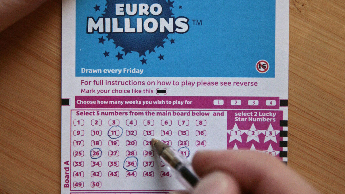 Woman's joy after winning EuroMillions lasted '10 minutes' before crushing truth mirror.co.uk/news/uk-news/w…