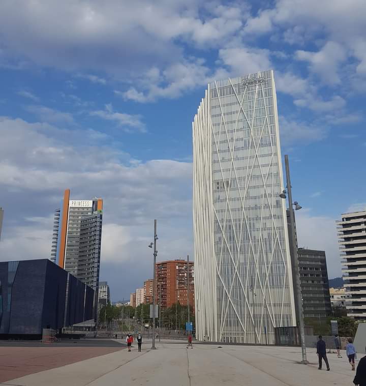 PaisatgesC's tweet photo. Passejant per Barcelona.
Inici de l' Avinguda Diagonal. Torre Telefònica. #Barcelona #bcn #torretelefonica #architecturephotography #architecturelovers @Bcn_SantMarti #descobrirbcn https://t.co/Fk9A9FHhg0