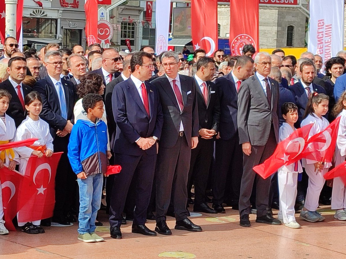 Ekrem İmamoğlu, Taksim’deki 19 Mayıs törenine katıldı.