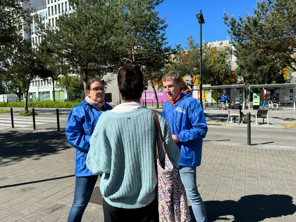 À la rencontre des nantais ce samedi matin Place Rosa Parks avec @MVANantes, 🙏merci pour ces échanges !