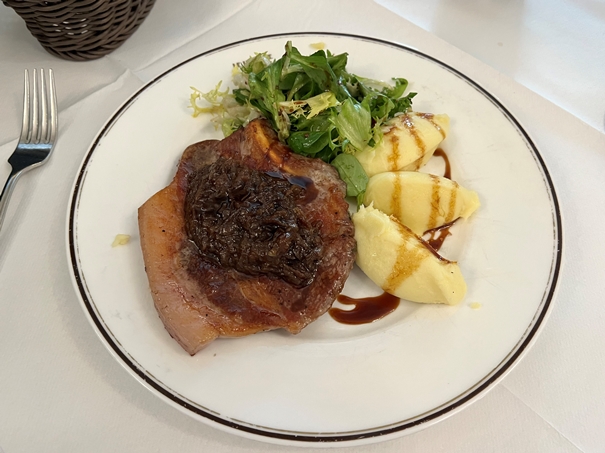 A decent business lunch option @ Restaurant Le Lyrique thediningexperience.org/?p=48670 #GVA #Geneva #Zurich #Switzerland #SwissFood #foodiechats #nomnom